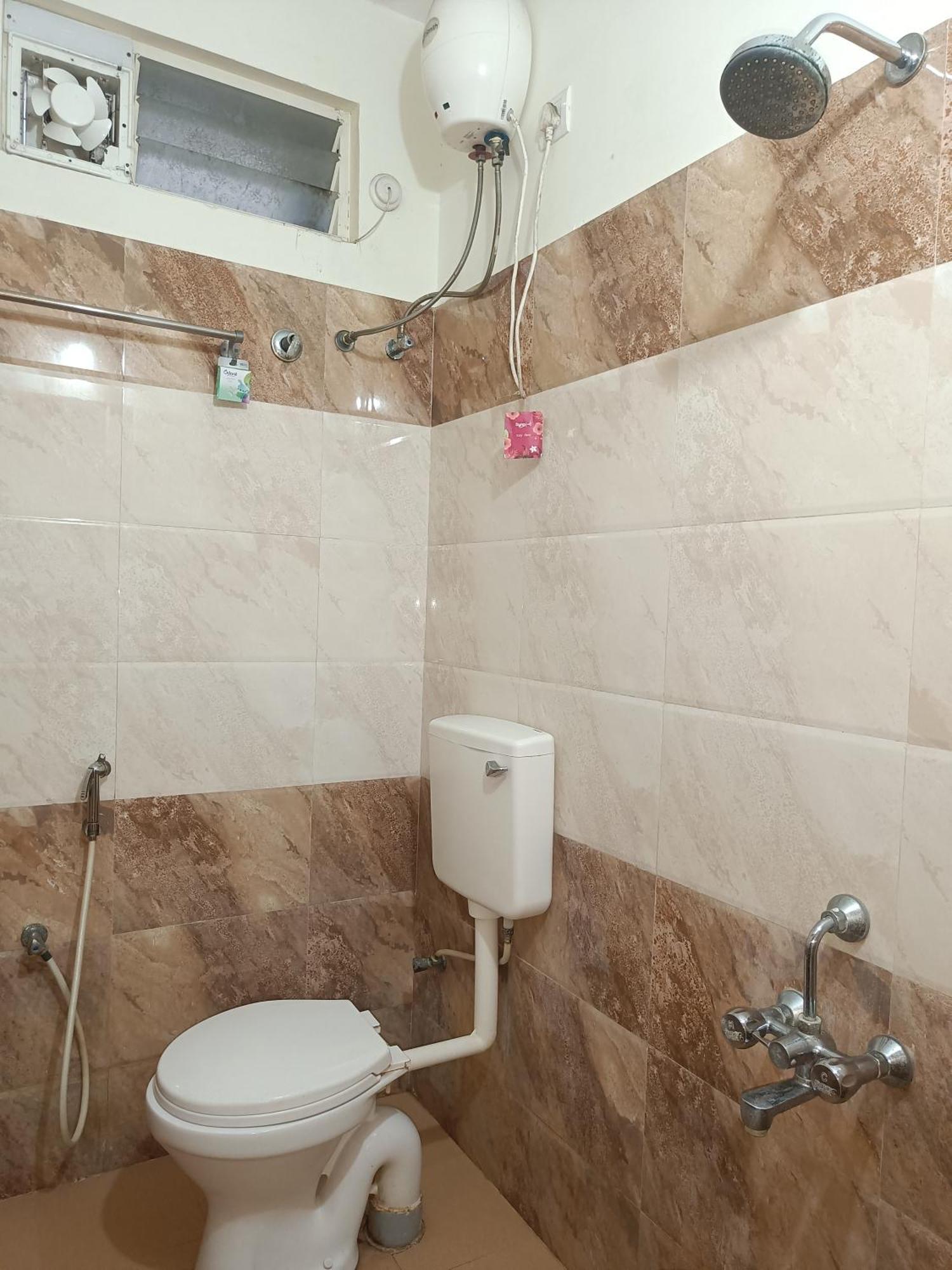 Green Tree Hotel-Near Vfs Global And Ramee Mall Chennai Exterior foto