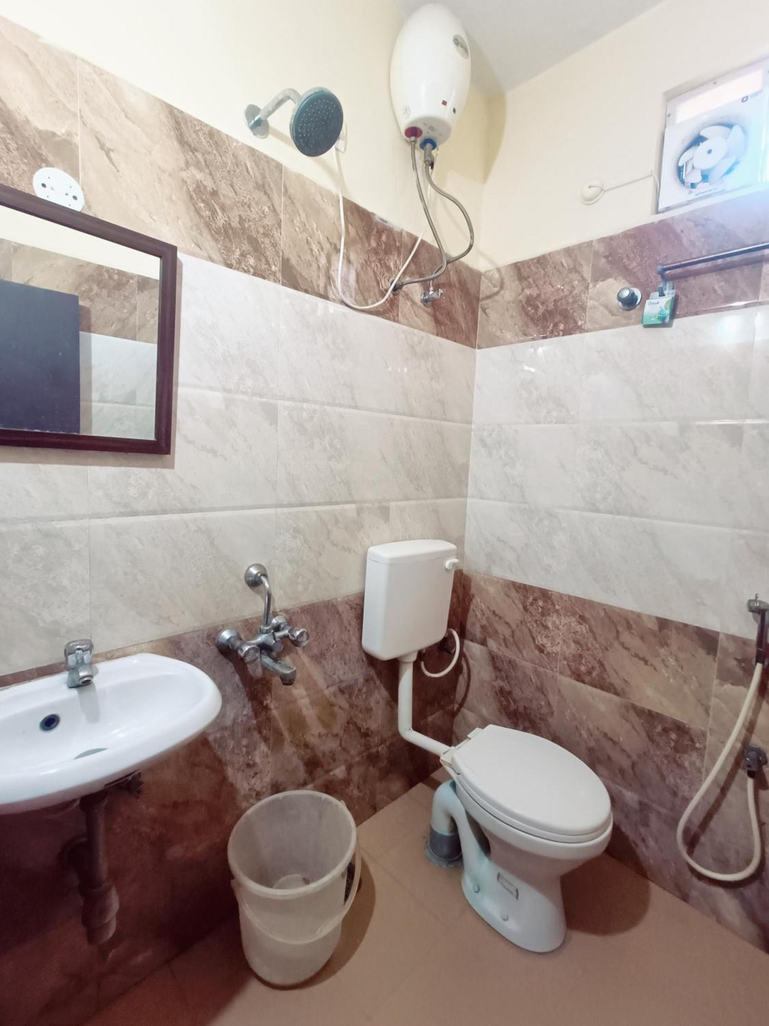 Green Tree Hotel-Near Vfs Global And Ramee Mall Chennai Exterior foto